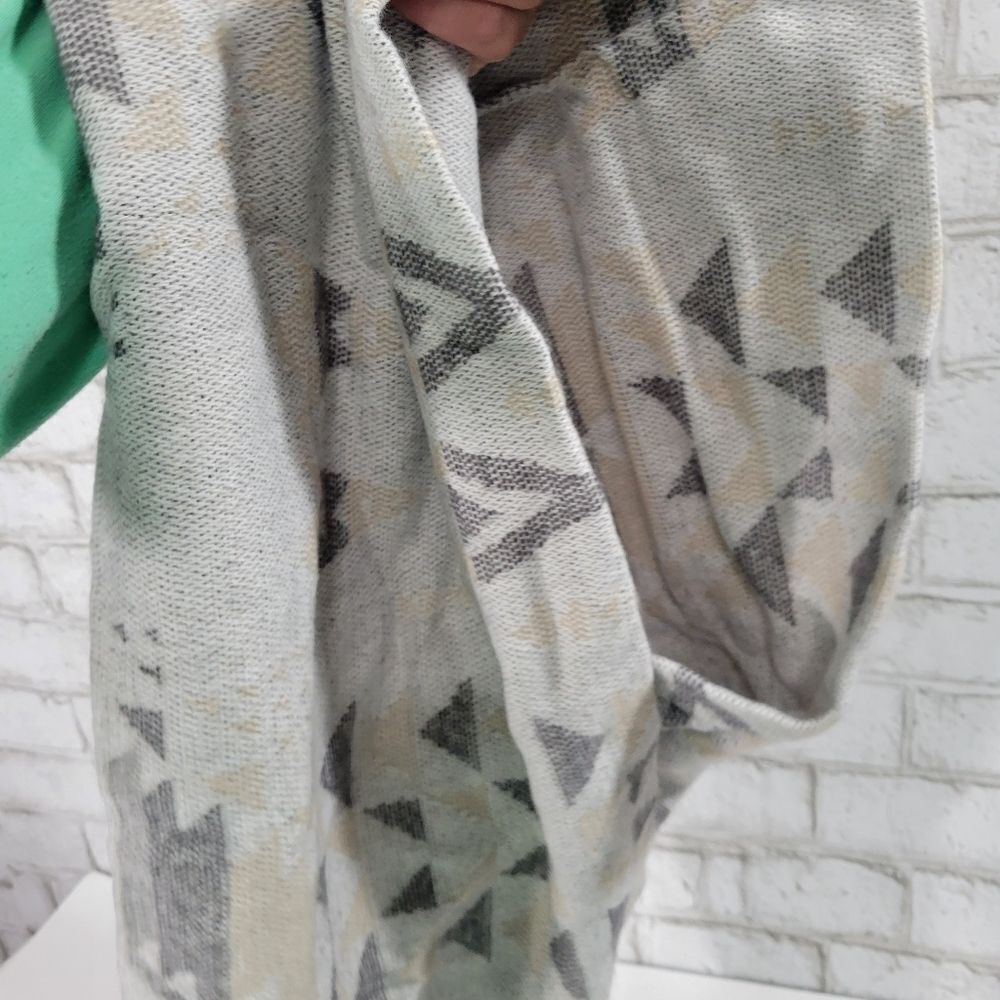 Warm printed infinity scarf - Picture 9 of 10